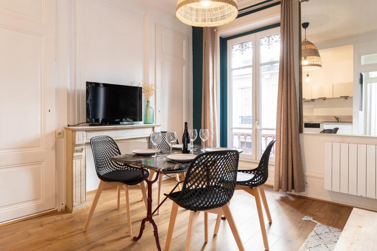 Dify Remparts - Bellecour Apartment Лион Екстериор снимка